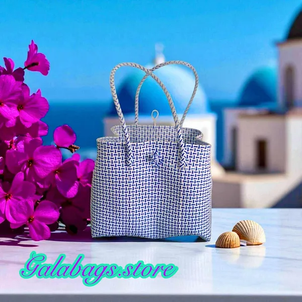 Hamptons — Classy White and Blue